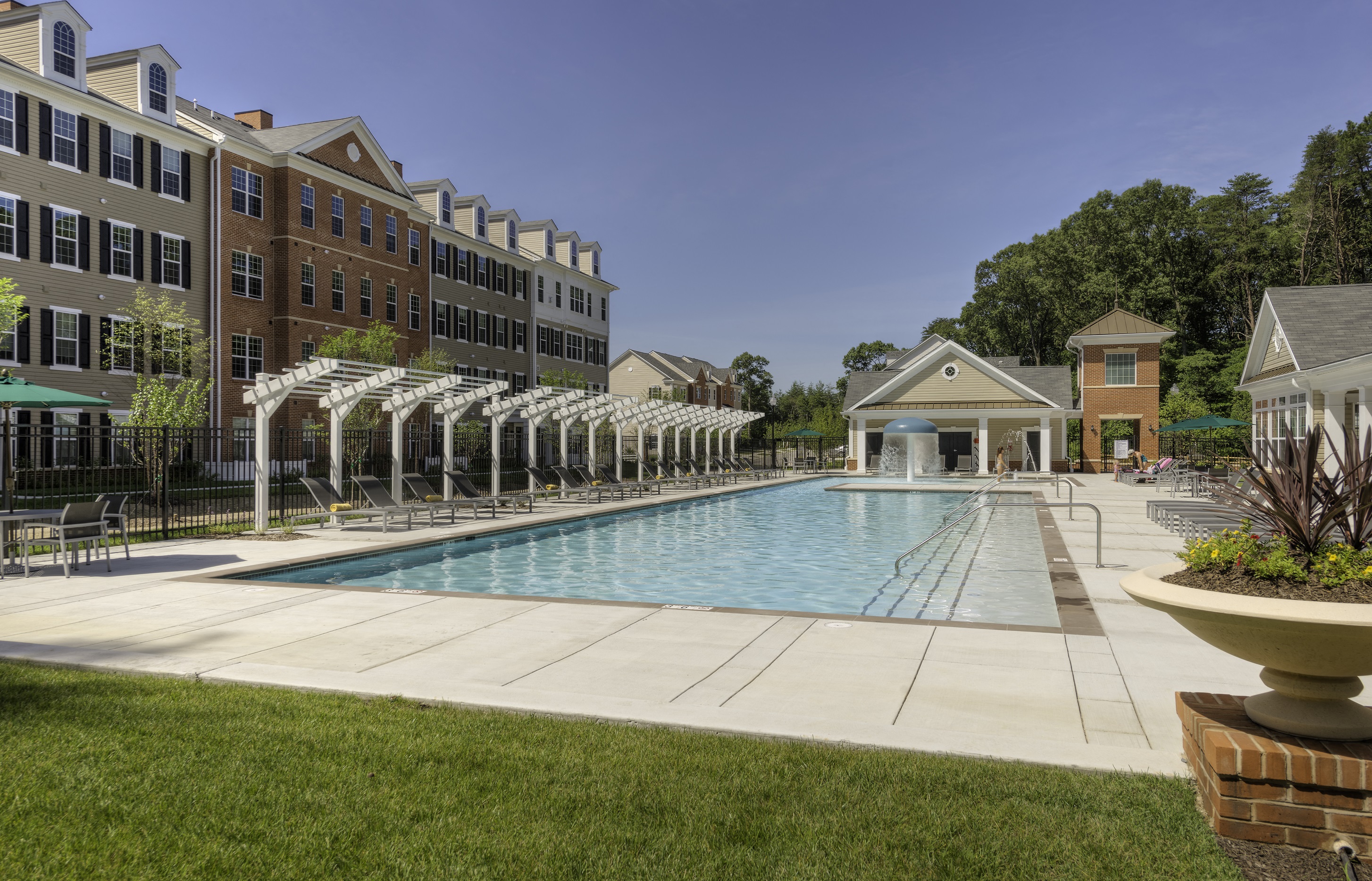 Creekstone Village Apartments, 8115 Evening Star Dr, Pasadena, MD